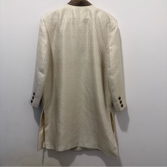 Elegant Cream Sherwani - Picture 3 of 12